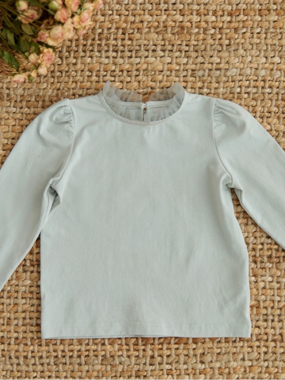 Ruffle Collar Long-Sleeve Tee in Light Gray Like New size 4-5Y